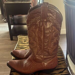 Men’s Montana boot.